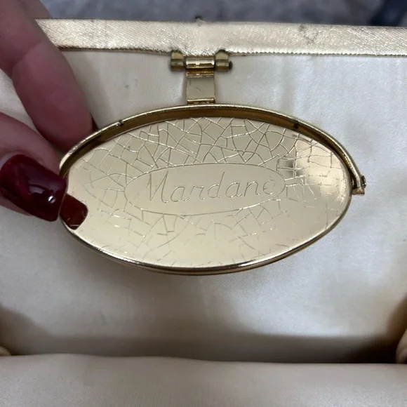 Mardane Vintage Metallic Gold Glam Purse with Chain Strap and Flip Mirror - Picture 6 of 10